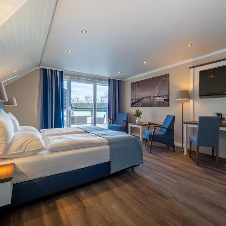 Hotel Tom'S Hus Heiligenhafen Extérieur photo