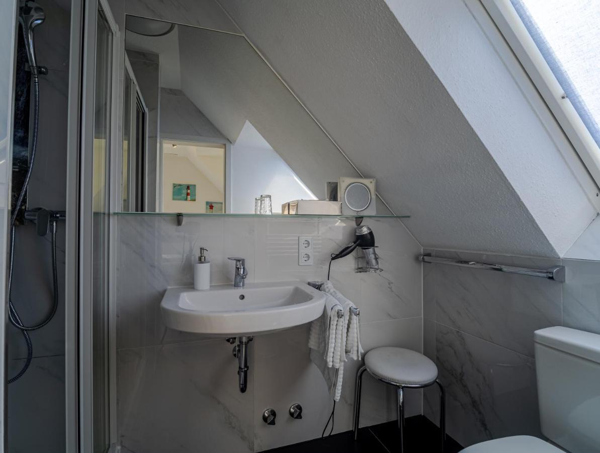 Hotel Tom'S Hus Heiligenhafen Extérieur photo