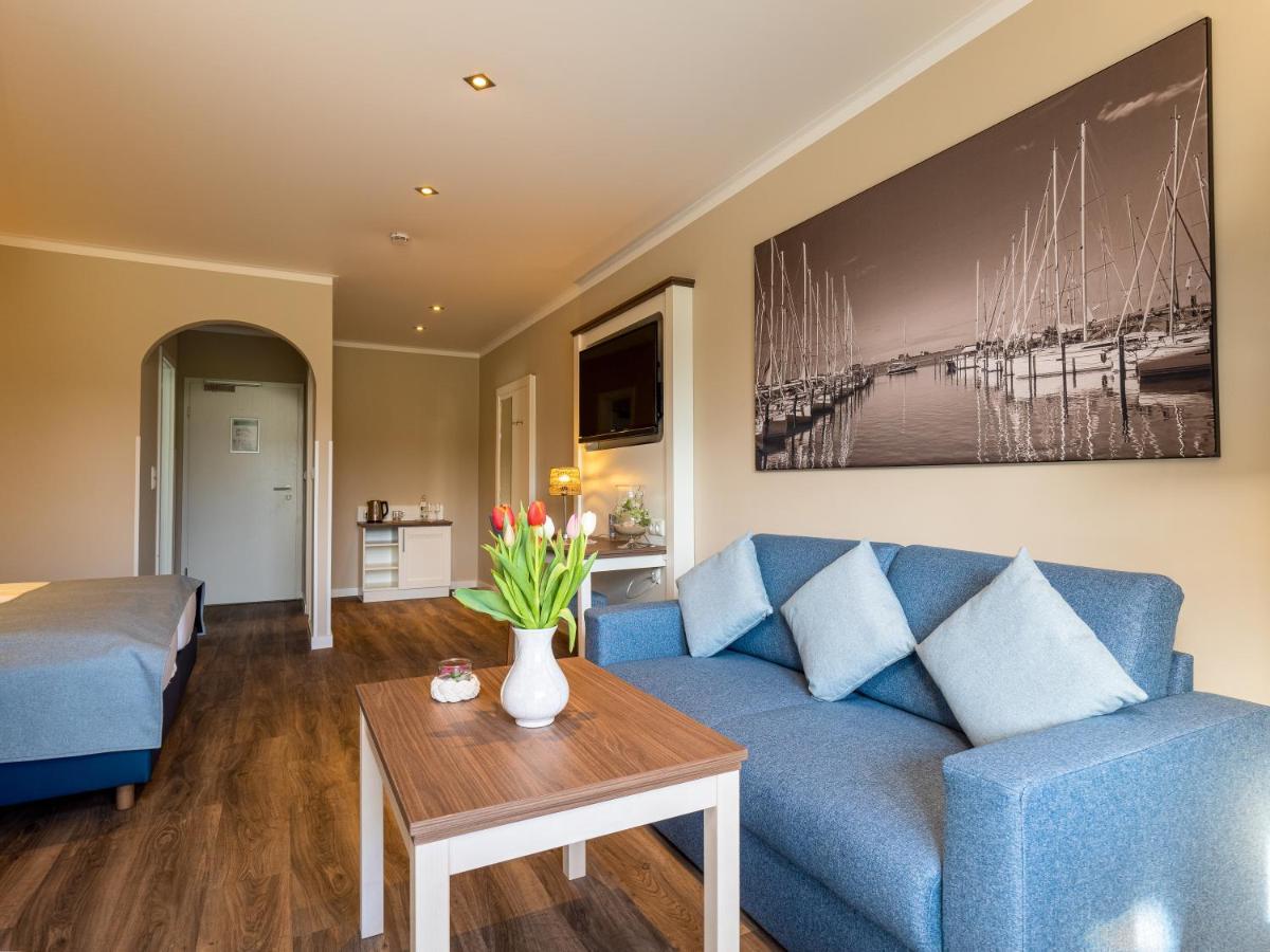 Hotel Tom'S Hus Heiligenhafen Extérieur photo